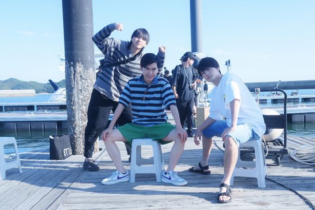 吉田剛明、鈴木福、櫻井海音の爽やかな男子3人のメイキング写真