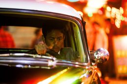 消息を絶ったオンを捜すべく刑事になった、オンの親友グスク