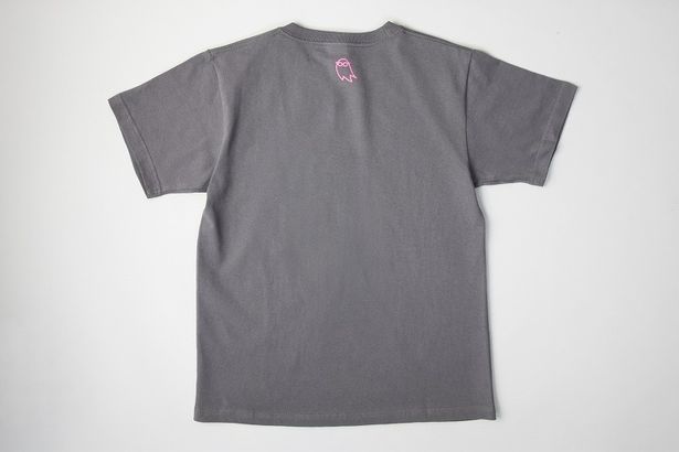 『テレビの中に⼊りたい』日本オリジナルTシャツ「ピンク・オペーク」の背面
