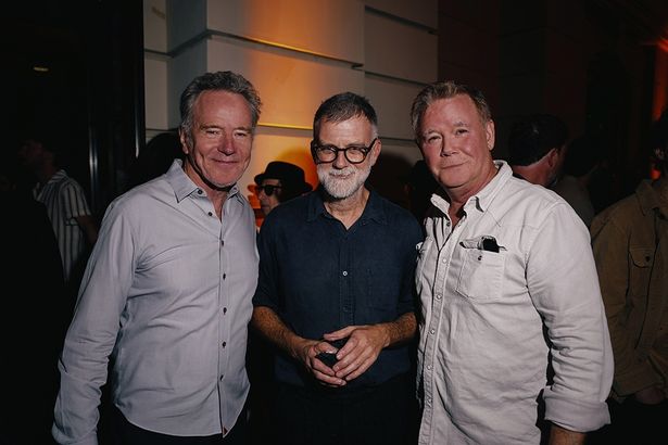 世界3大映画祭の監督賞を制覇した唯一の監督、ポール・トーマス・アンダーソン(写真中央)