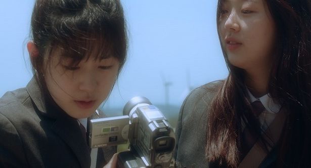 【写真を見る】みずみずしい少女2人の心のふれあいが繊細に綴られる