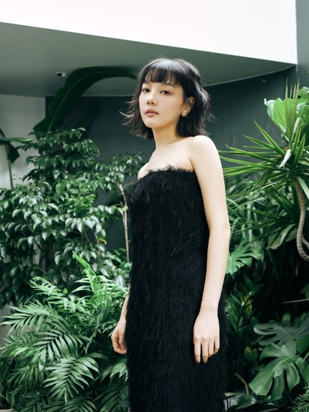 『ザ・カース』に出演するリン・スーティン