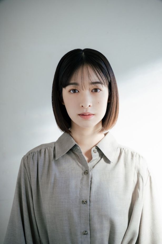 主人公、璃子役を務める海津雪乃