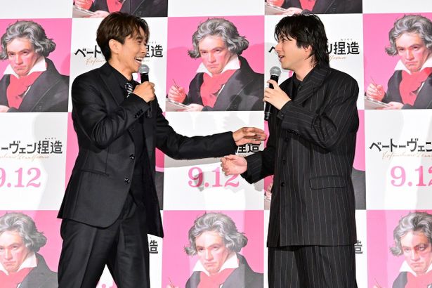 【写真を見る】井ノ原快彦のサプライズ登場に驚く山田裕貴