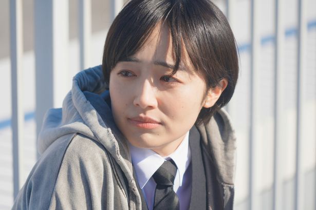 森田望智は、美空の悩み相談やアドバイスを送るなど優しい一面をもつ先輩、赤坂陽子を演じる
