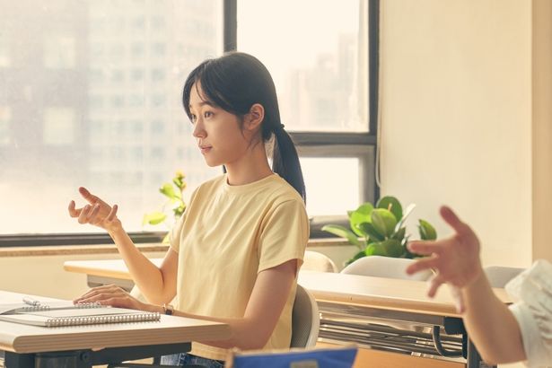 妹を支えるために、国際手話を勉強するヨルム
