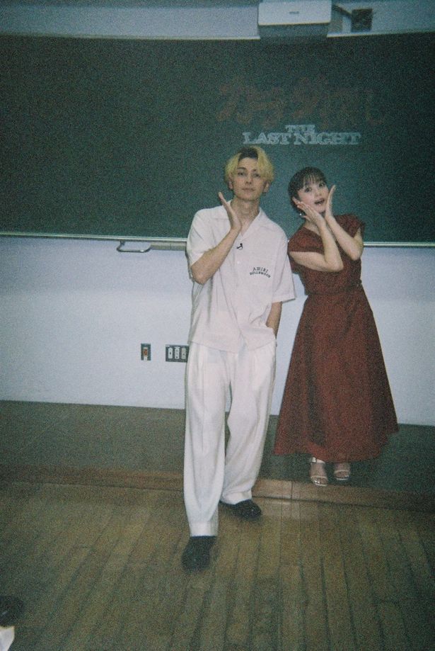 【写真を見る】前作から続投した橋本環奈＆眞栄田郷敦も息ぴったりにポーズ！