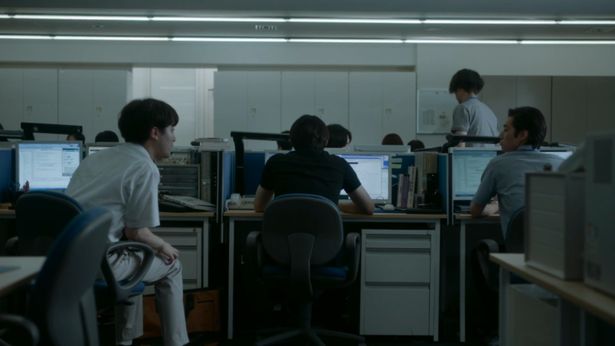 周囲になじもうとせず、1人黙々と仕事に打ち込む貴樹
