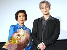 映画『富士山と、コーヒーと、しあわせの数式』(10月24日公開)のプレミア先行上映会にW主演のW主演の豆原一成(JO1)と市毛良枝が登壇！