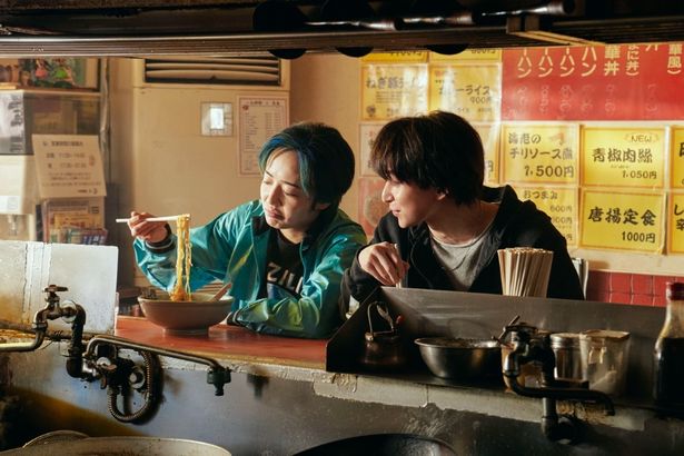 海と多摩恵のほのぼのとしたラーメン屋での一幕