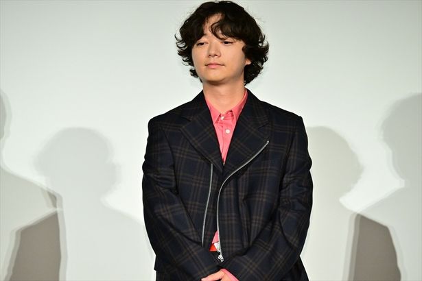 染谷将太の学生時代熱中したのは「散歩」だそう