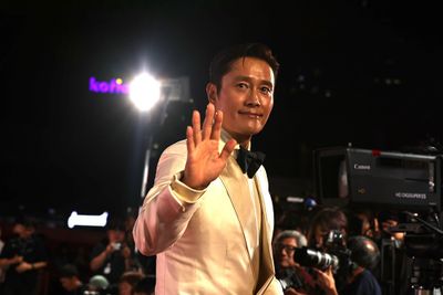 イ・ビョンホンが司会を務めた第30回釜山国際映画祭の開幕式をレポート！