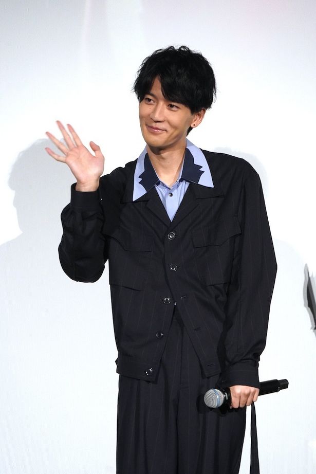 中継先に手を振って！のリクエストにちょっと照れながら応える坂田