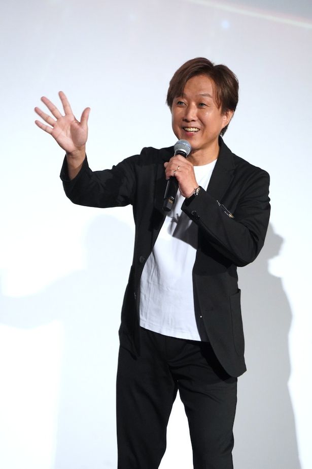 中継先に手を振って！のリクエストに応える内田(夕)