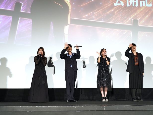 中継先に手を振るキャスト陣