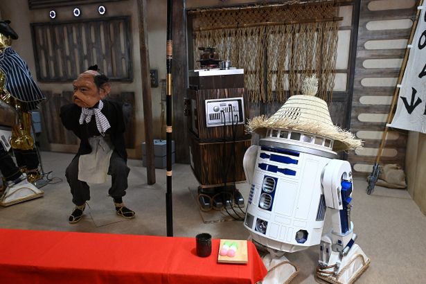【写真を見る】日本の伝統的な茶屋×「スター・ウォーズ」の世界観がリアルに再現！SWSJに出現した「The Duel」ブース