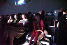 『カラダ探し THE LAST NIGHT』上映中、不規則なタイミングで“赤い人”が出現！