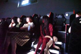 『カラダ探し THE LAST NIGHT』上映中、不規則なタイミングで“赤い人”が出現！