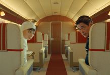 ウェス・アンダーソン監督の最新作『ザ・ザ・コルダのフェニキア計画』の設定や見どころを解説！