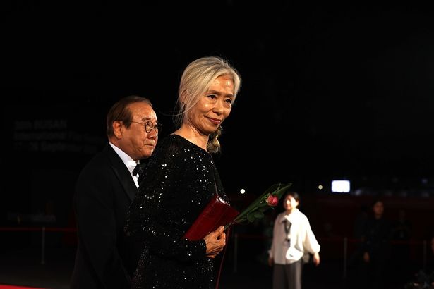 パク・グンヒョン、イェ・スジョンらとレッドカーペットを歩いたイェ・スジョン