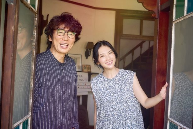 萌の両親を、ユースケ・サンタマリアと田中麗奈が演じる