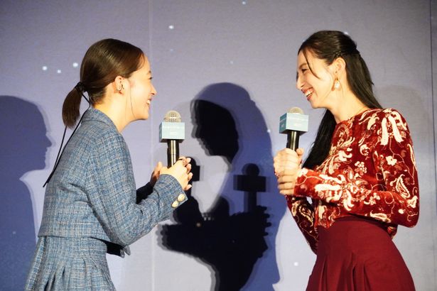 同じ役を演じた池端杏慈と中条あやみ、息ぴったりに笑顔を見せ合った