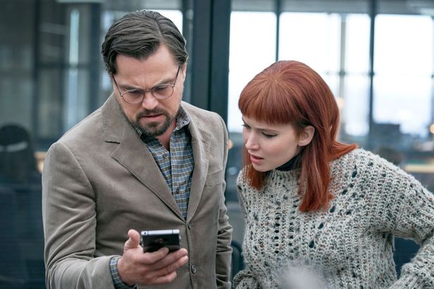 ディカプリオとローレンスは『ドント・ルック・アップ』で共演している