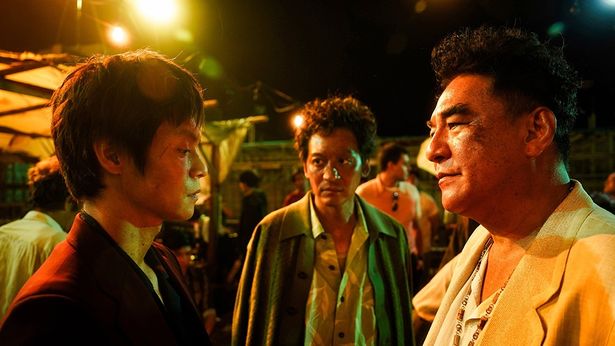 オンの行方を捜して、ヤクザになる道を選んだレイを窪田正孝が熱演