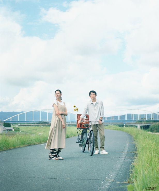 13年後の日向(杉野)と高遠麗(中条)
