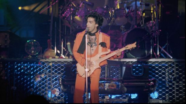 【写真を見る】プリンスが1987年に行ったライブツアーの模様を収録した『プリンス：サイン・オブ・ザ・タイムズ』
