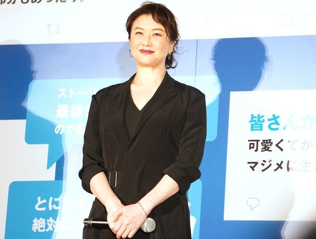 阿部演じる泰介の妻、芙由子役の夏川結衣