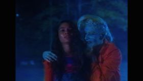 A24製作スリラー『テレビの中に入りたい』不気味なテレビ番組「ピンク・オペーク」の内容を収めた本編映像