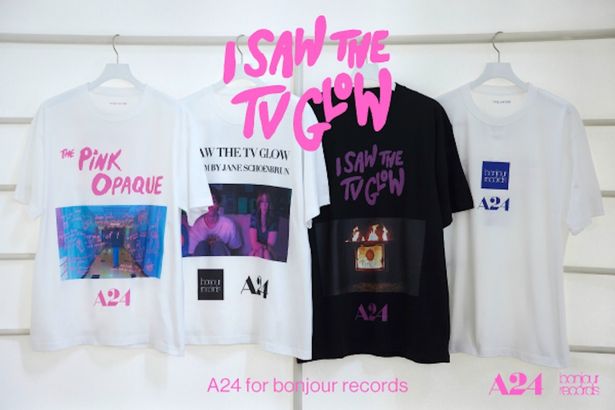 9月27日(土)からはセレクトショップ「bonjour records」で本作の公開を記念した「bonjour recordsエクスクルーシブTシャツ」の販売がスタート