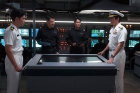 海江田四郎は優秀な76名の乗組員と共に「やまと」を目的地に向けて運航させる