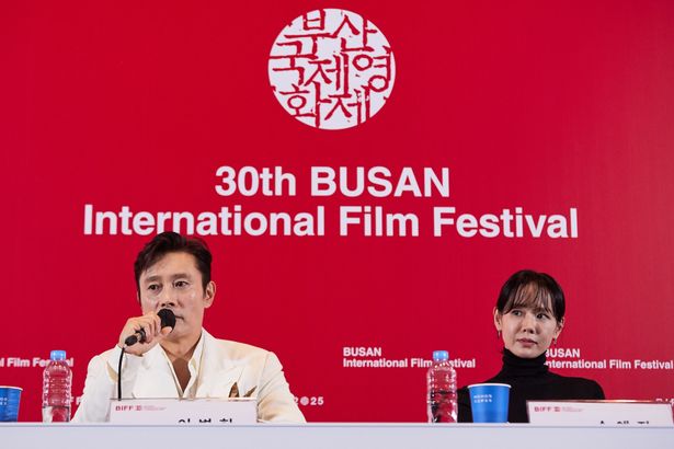 夫婦役として良いケミストリーを見せたイ・ビョンホンとソン・イェジン