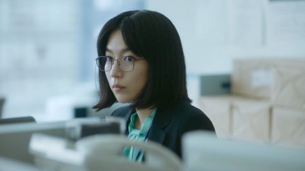 社会人の貴樹の同僚である水野理紗(『秒速5センチメートル』)