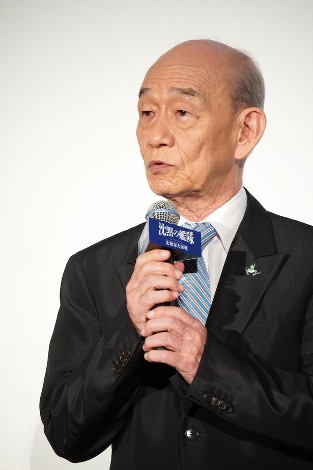 内閣総理大臣の竹上登志雄役を演じる笹野高史