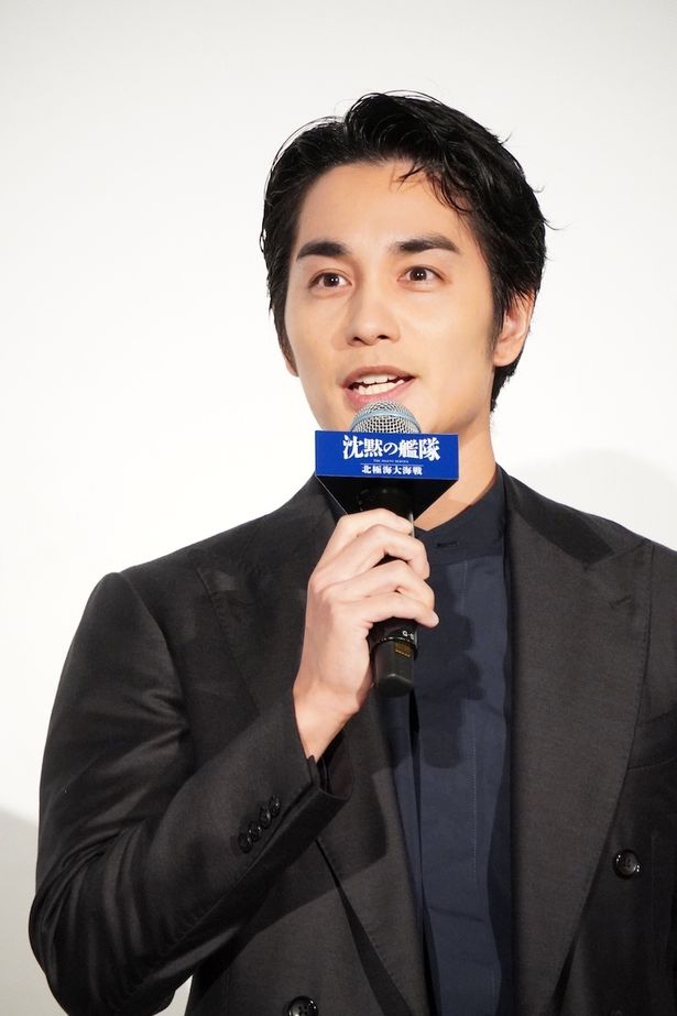 山中栄治役を演じる中村蒼