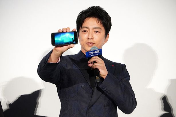 スマホに収められたオーロラの写真を披露！
