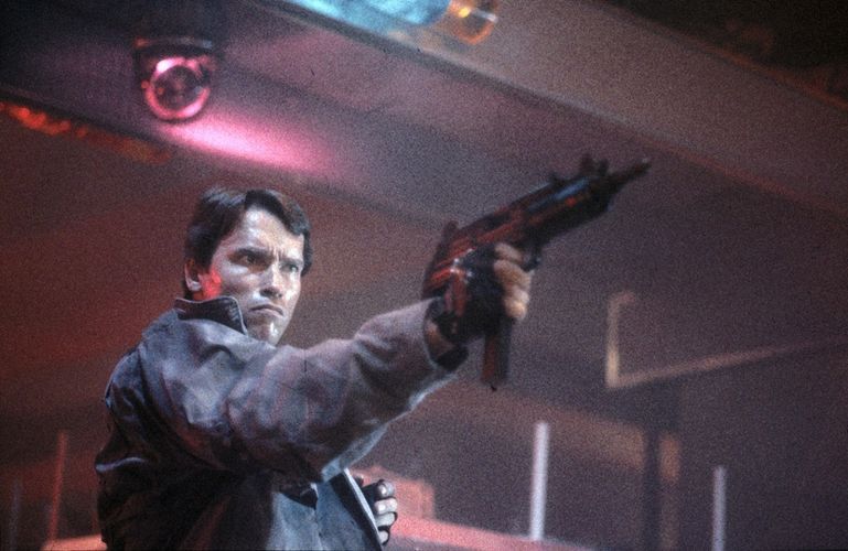 シュワルツェネッガーがオファーされたのはターミネーター役じゃない？影響を受けた作品などトリビアでたどる『ターミネーター』