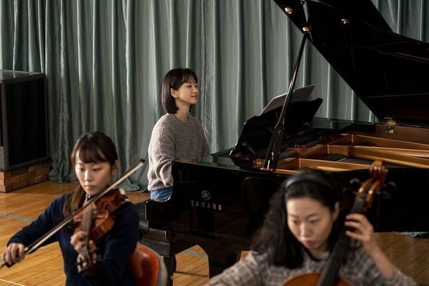 リスト、ラフマニノフ、ショパン、シューマンら数多くのクラシックの名曲が物語を彩る