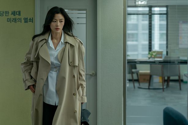 ムンジュのシンプルながら上質なファッションも注目された