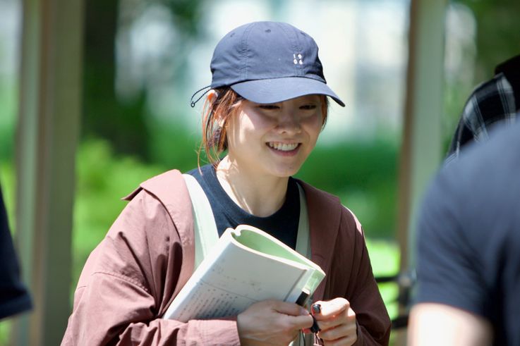 天野監督は本作の企画の発端として自身の結婚、育児を経験して目にした社会のの『壁』や『穴』について言及