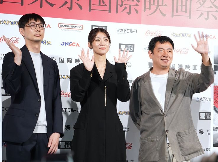 第38回東京国際映画祭の「ラインナップ記者会見」に出席した瀧内公美、坂下雄一郎監督中川龍太郎監督