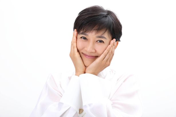 【写真を見る】15年ぶりの映画出演となる菊川怜。キュートなポーズと表情で魅了する！