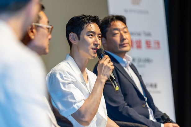 コアな映画好きとしても知られるイ・ジェフンが登壇したトークイベント