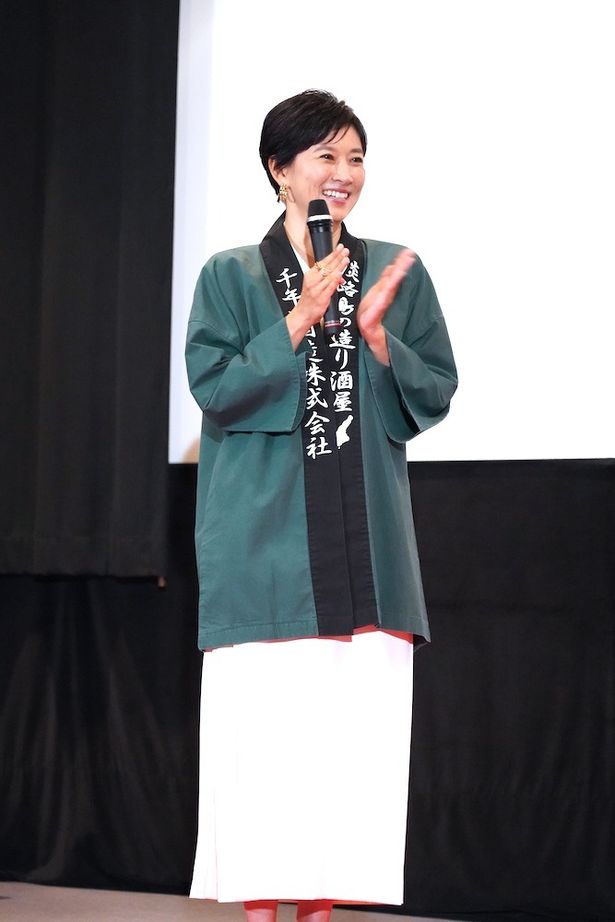 石原の登場にニッコリ