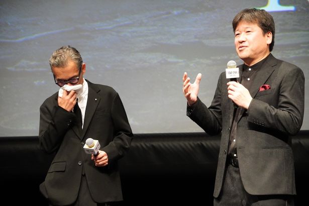 【写真を見る】渡部篤郎、涙を見せる…！「感慨深い」としみじみ