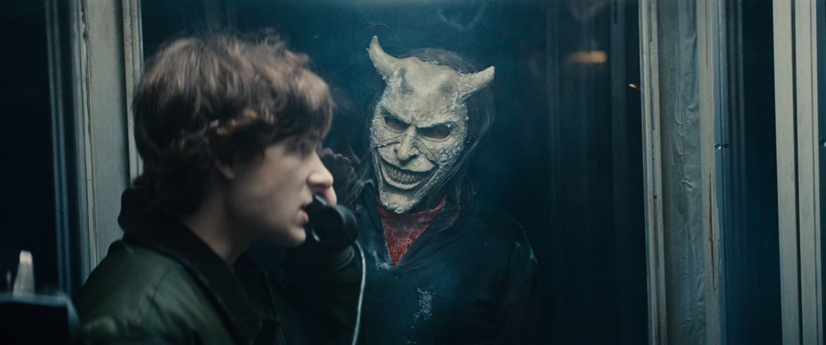 大ヒットサイコスリラー続編『ブラックフォン ２』公開決定！死者となった連続殺人鬼をイーサン・ホークが怪演