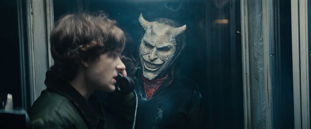 大ヒットサイコスリラー続編『ブラック・フォン ２』公開決定！死者となった連続殺人鬼をイーサン・ホークが怪演